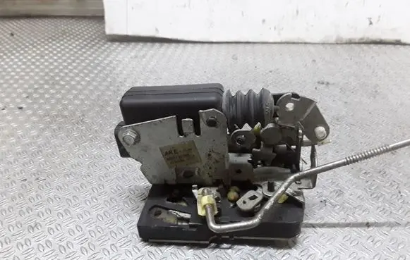 Dacia Sandero Rear door lock 8200735248