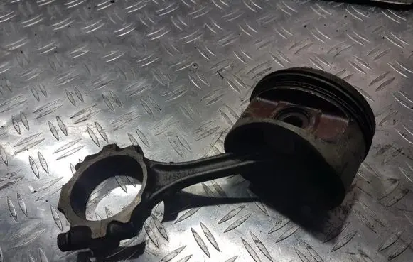 Chrysler Vision Piston with connecting rod 4663422