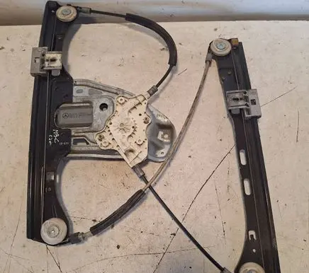 Mercedes-Benz C W203 Front door window regulator motor 119650105 31101607 A2208204542