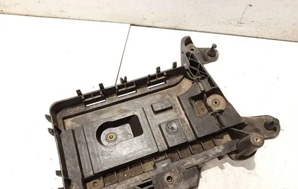Volkswagen Golf Plus Battery box tray 1k0915333c