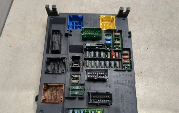 Peugeot 508 Fuse module 9665547580 BSIQ0400 S180121004G