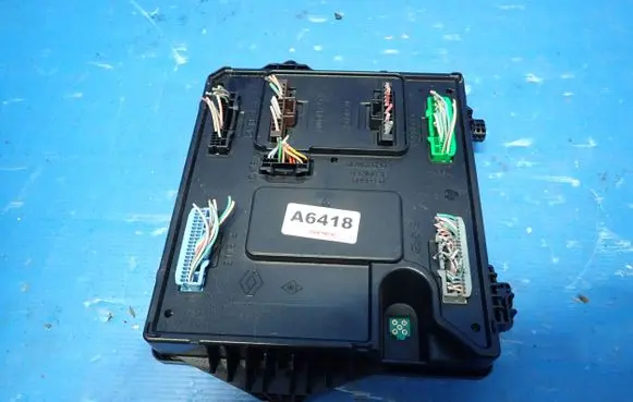 Renault Megane III Central body control module 284B11486R S180098701 602544060