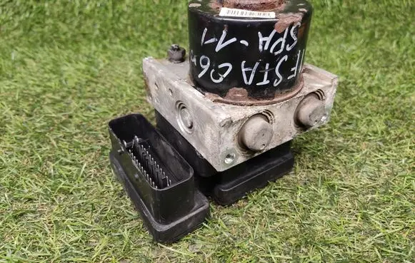 Ford Fiesta ABS Pump 4S612M110CC