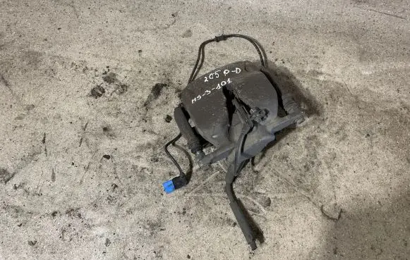Mercedes-Benz C W205 Front brake caliper