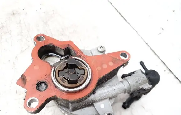 Renault Koleos I Vacuum pump 8200796080