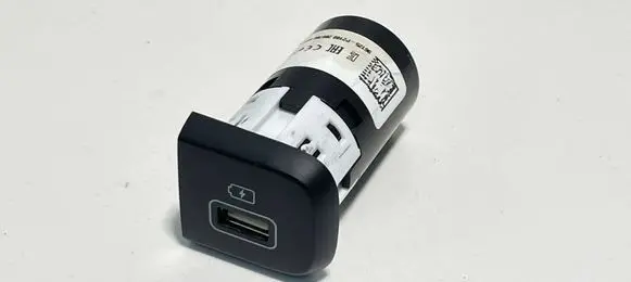 KIA Sorento IV USB socket connector 96125P2100 32675