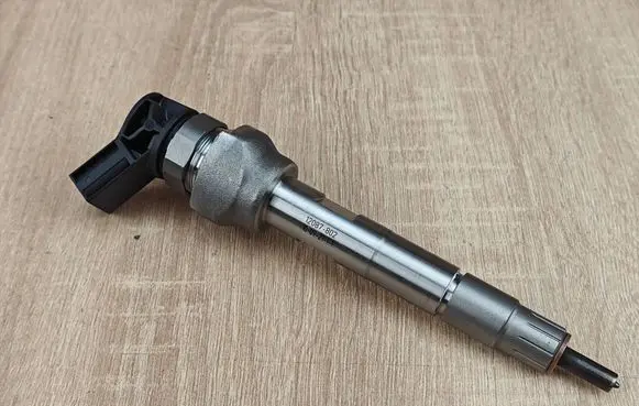 BMW 4 G22 G23 G24 G26 Fuel injector 8579236