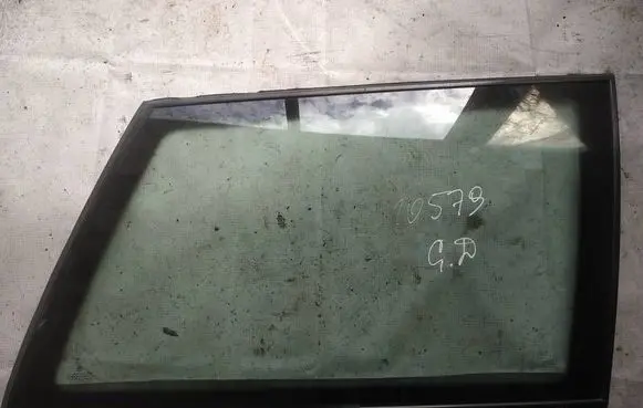 Volkswagen Golf IV Rear side window as2