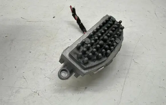 BMW 3 F30 F35 F31 Heater blower fan relay 9276112