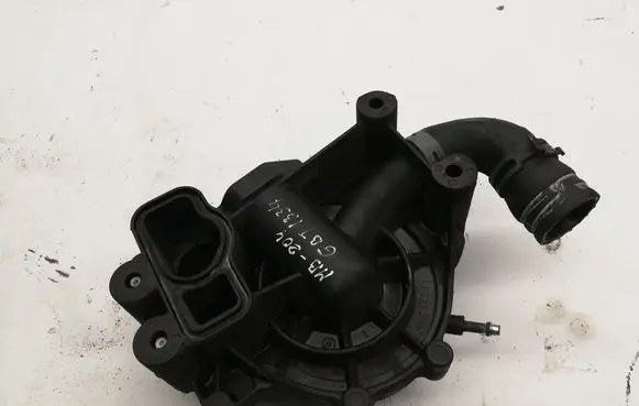 Mercedes-Benz C W204 Water pump A6512006301