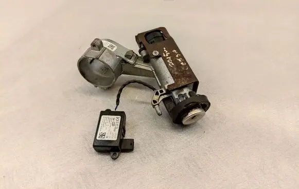 Opel Corsa E Ignition lock 909CPK4R0 13504286