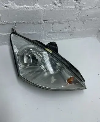 Ford Focus Headlight/headlamp 2M5113W029BF