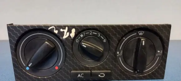Volkswagen Golf IV Climate control unit 1J0820045F