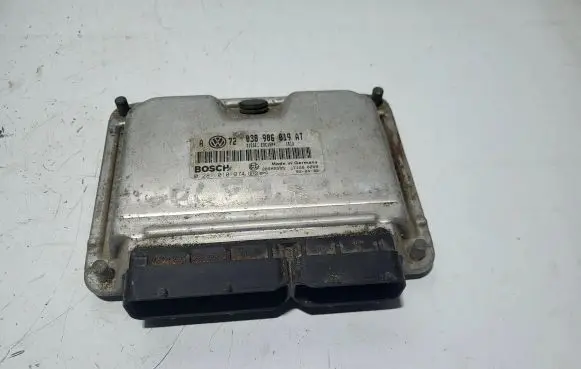 Volkswagen Golf IV Engine control unit/module 038906019AT 28SA5595 0281010974