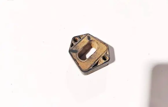 Radiator mount bracket