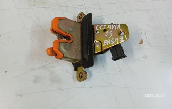 Skoda Octavia Mk1 (1U) Tailgate/trunk/boot lock/catch/latch 1U9827501B