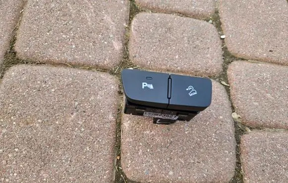Opel Mokka Parking (PDC) sensor switch 202010119