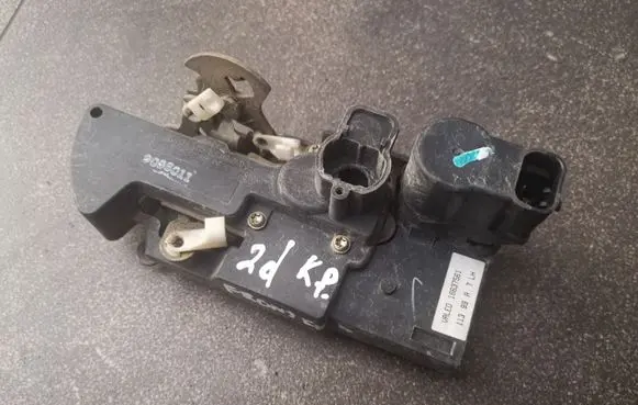 Opel Frontera B Front door lock 16637561