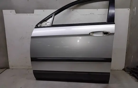 Chrysler Pacifica Front door