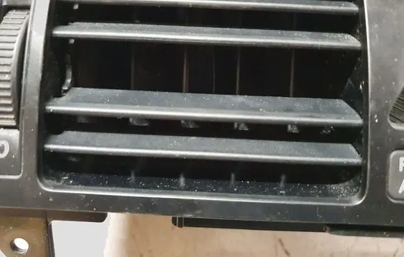 Volkswagen Touran I Dash center air vent grill 251030347