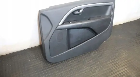 Volvo V70 Front door card panel trim