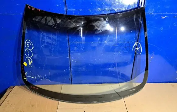 Volvo XC90 Front windscreen/windshield window 31395425