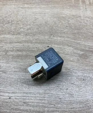 Toyota Avensis T250 Other relay 9008087030 AH1567002900