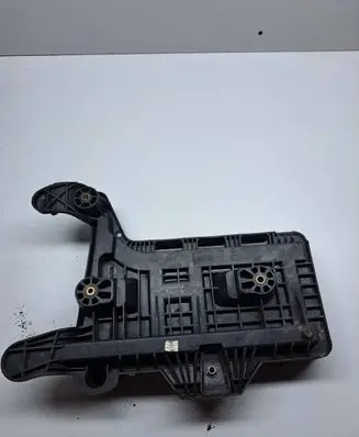 Volkswagen PASSAT B7 Battery tray 1K0915333C