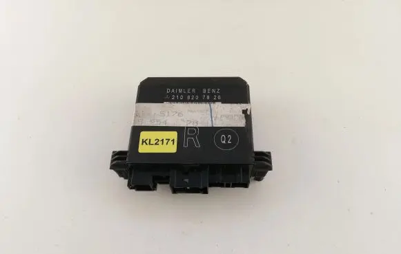 Mercedes-Benz E W210 Door control unit/module 2108207826 KL2171