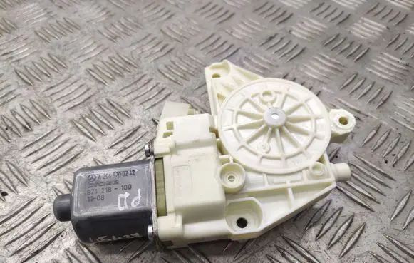 Mercedes-Benz E W212 Front door window regulator motor A2048200242