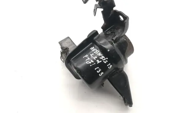 Toyota Avensis T270 Engine mount bracket