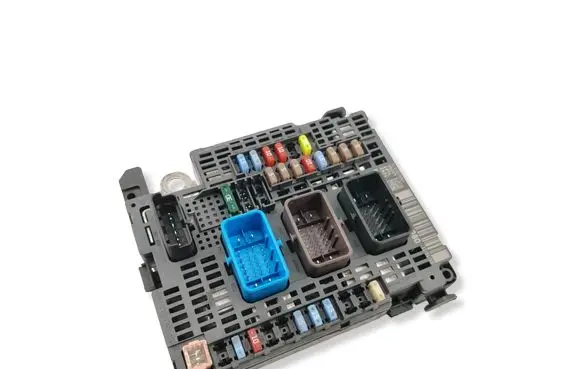 Peugeot 508 Fuse module 9674921980