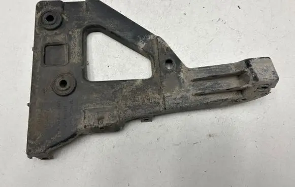 Front bumper mounting bracket