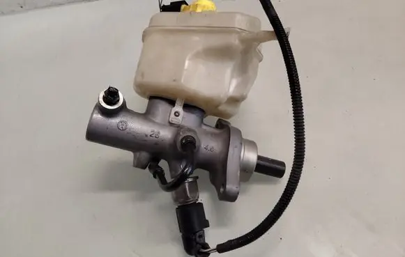 Porsche Cayenne (9PA) Master brake cylinder 