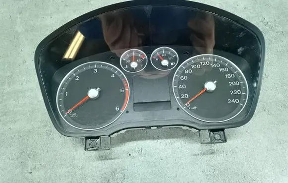 Speedometer (instrument cluster)