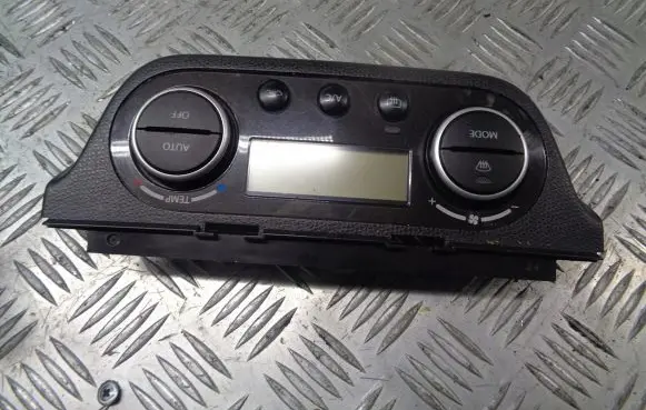 Suzuki Swift I Interior fan control switch 