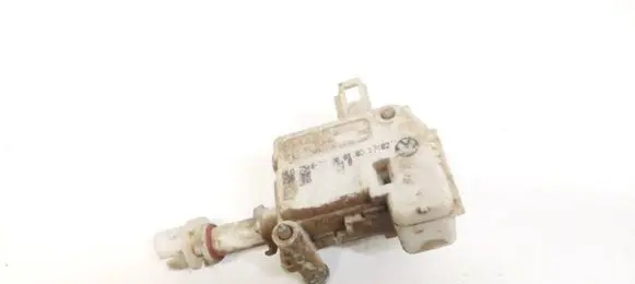 Skoda Octavia Mk1 (1U) Central locking motor 3B0959782 3B0818773B