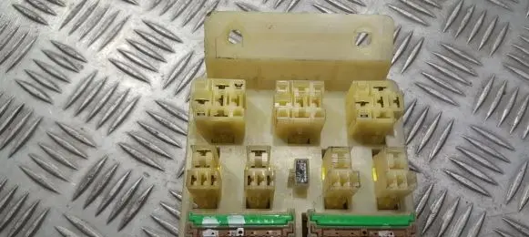Mitsubishi Carisma Fuse box set 1341YA1