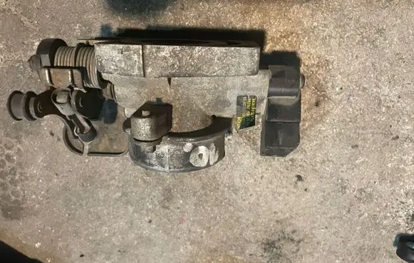 Ford Fiesta Throttle body valve 95BF9B989
