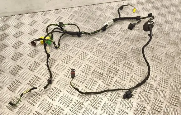 Mercedes-Benz C W204 Front door wiring loom A2045409535