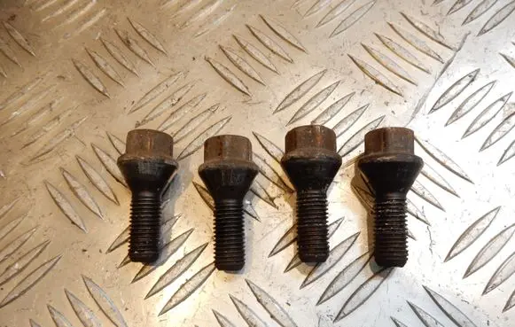 BMW 5 E60 E61 Nuts/bolts WHEELNUTBOLTSET 38132