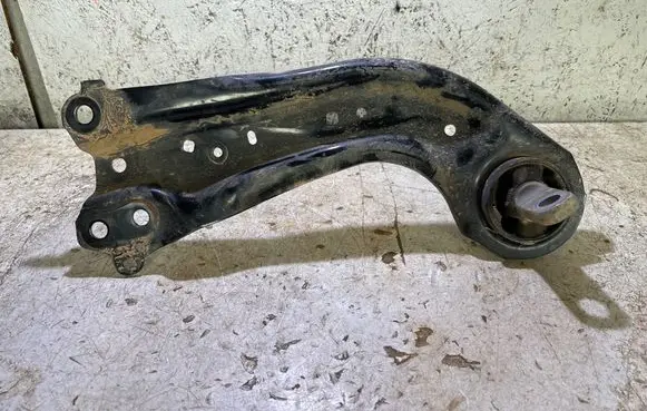 Toyota RAV 4 (XA50) Rear control arm