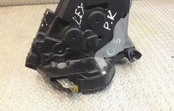 Lexus GS 300 350 430 450H Coupe door lock (next to the handle) 6904030A50