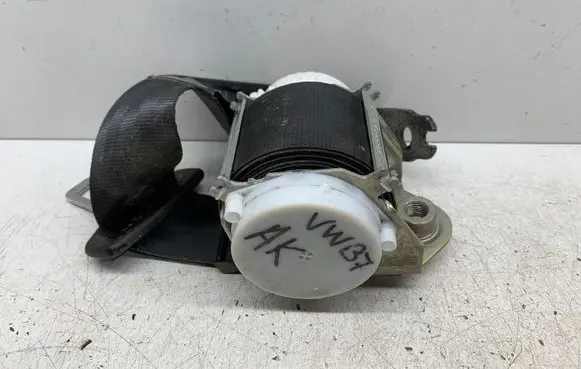 Volkswagen PASSAT B7 Rear seatbelt 3C9857805J YD40304213K 34086195