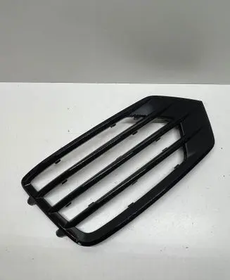 Audi Q3 8U Front bumper lower grill 8U0807681K 1670205