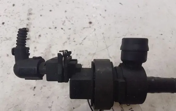 BMW 3 E90 E91 Fuel tank valve 7512581