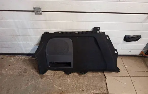 Trunk/boot lower side trim panel