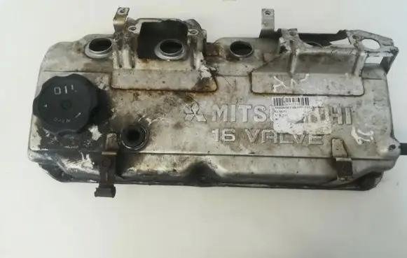 Mitsubishi Colt Rocker cam cover 