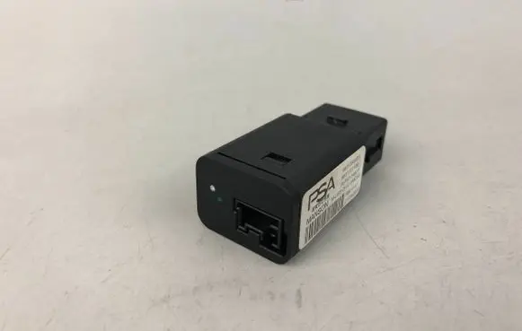 Peugeot 2008 II USB socket connector 9831377180