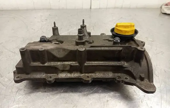 Renault Captur Rocker cam cover 132647109R